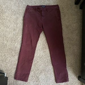 AEO | Maroon slim fit chino pants. Features 360 degree extreme flex. Size 31-32